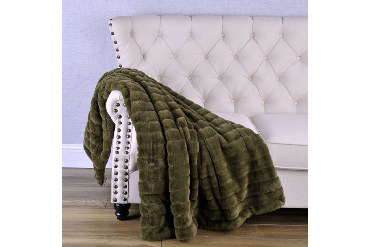 What Is a Sherpa Blanket Sherpa vs. Fleece Wayfair